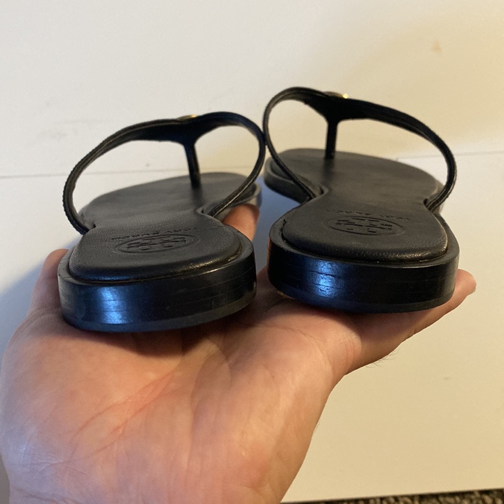 Tory Burch Benton Thong Black Leather Sandals Size 7 - Picture 4 of 7